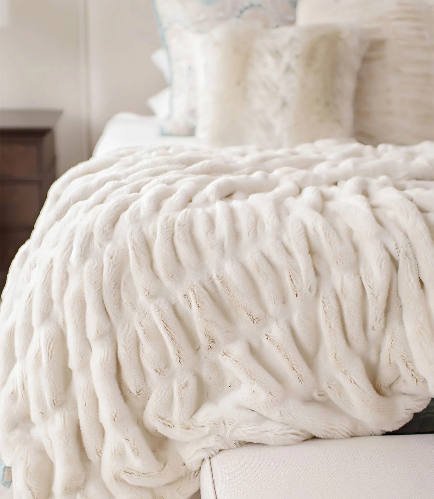 Mila Faux Fur Throw - Image 8